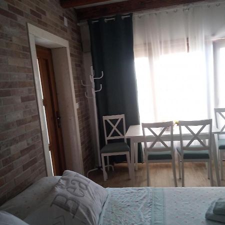 Studio Apartman Luka Starigrad Paklenica Exteriör bild