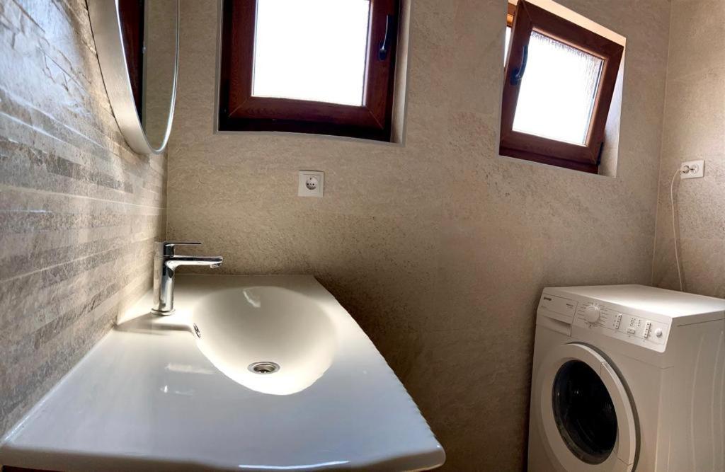 Studio Apartman Luka Starigrad Paklenica Exteriör bild